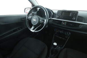 Innenraum der Fahrerseite vom Rücksitz