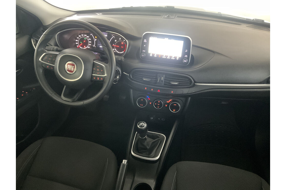 Interno lato guidatore, dal sedile posteriore