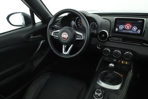 Innenraum der Fahrerseite vom Rücksitz