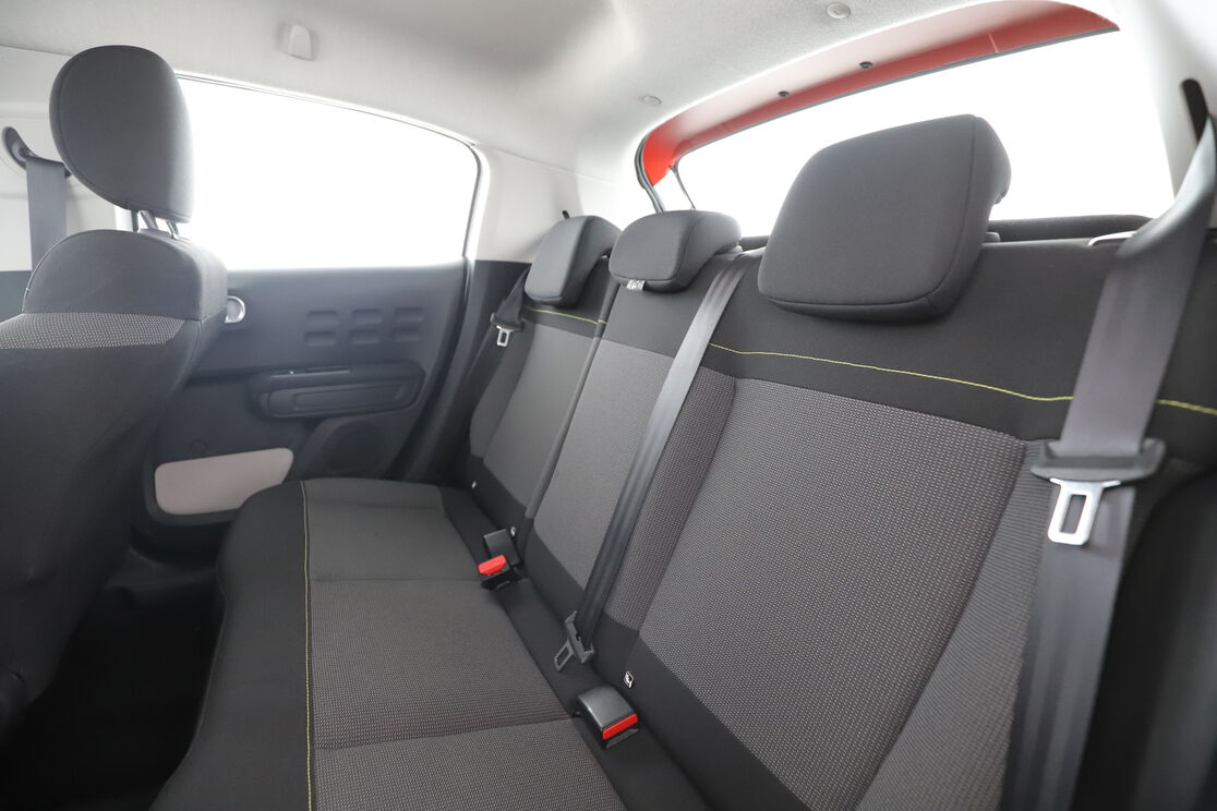 Intérieur sièges arrière depuis le côté conducteur