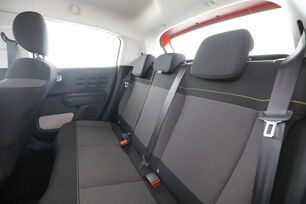 Intérieur sièges arrière depuis le côté conducteur