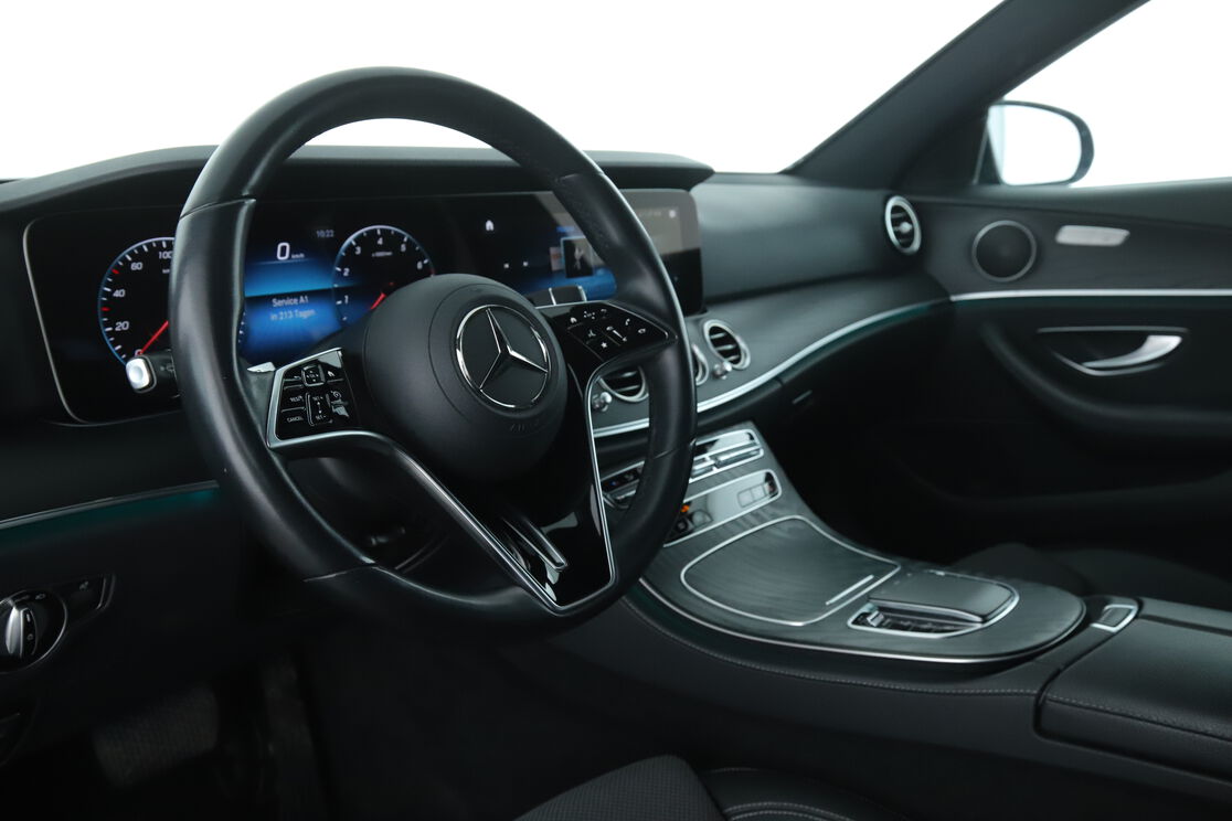 Innenraum auf der Fahrerseite 2