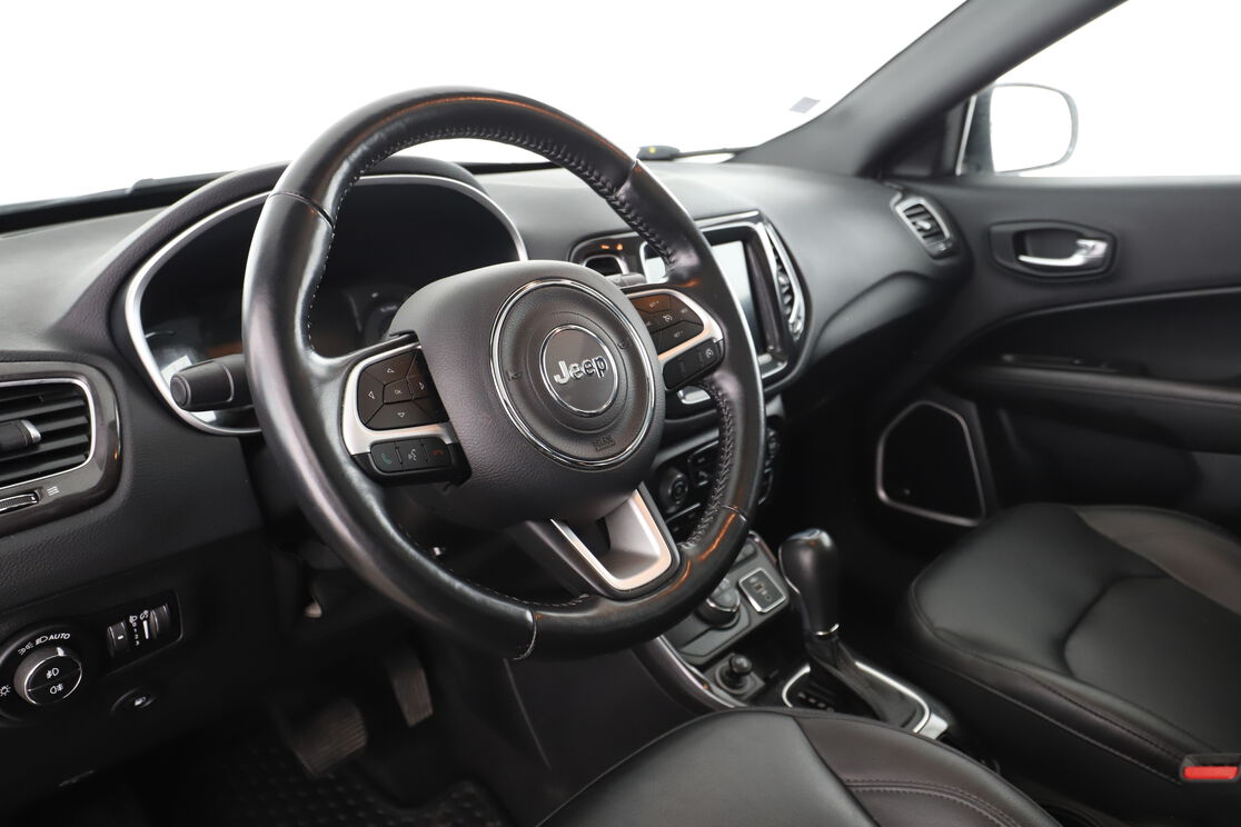 Intérieur côté conducteur 2