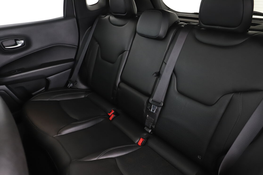 Intérieur sièges arrière depuis le côté conducteur