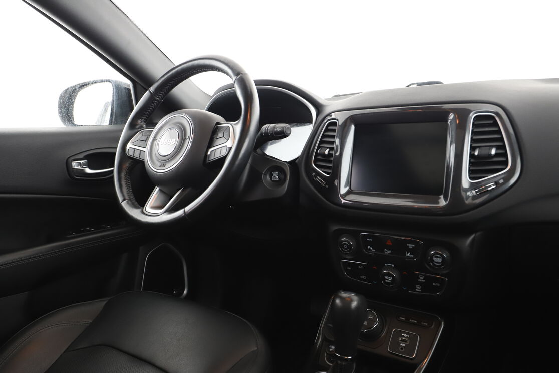 Intérieur côté conducteur depuis le siège arrière