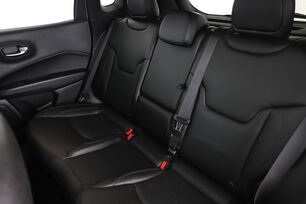 Intérieur sièges arrière depuis le côté conducteur
