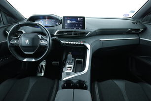 Intérieur avant de l'habitacle depuis le siège arrière