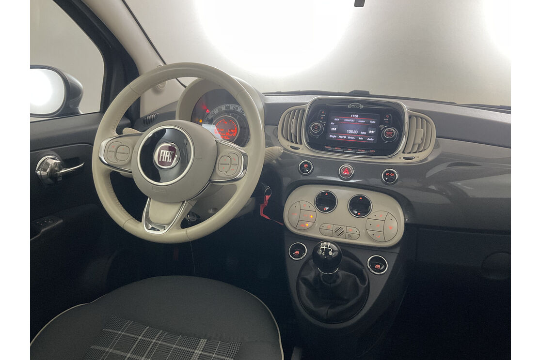 Interno lato guidatore, dal sedile posteriore