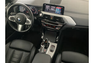 Interno lato guidatore, dal sedile posteriore