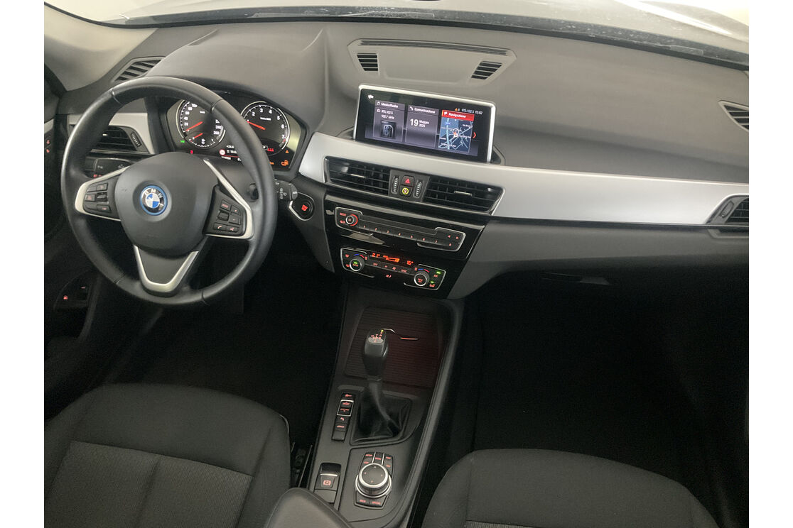 Interno lato guidatore, dal sedile posteriore
