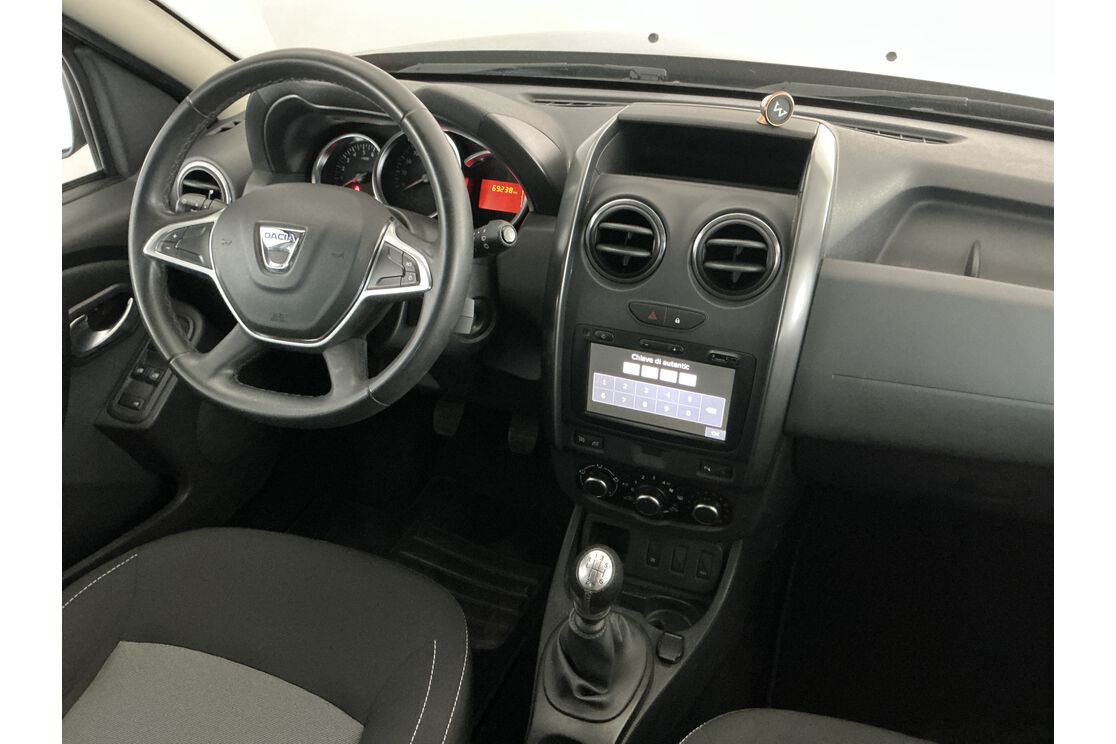 Interno lato guidatore, dal sedile posteriore