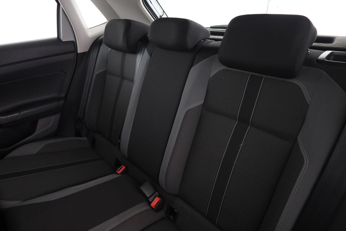 Intérieur sièges arrière depuis le côté conducteur