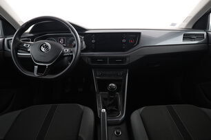 Intérieur avant de l'habitacle depuis le siège arrière