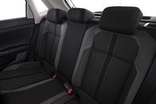 Intérieur sièges arrière depuis le côté conducteur