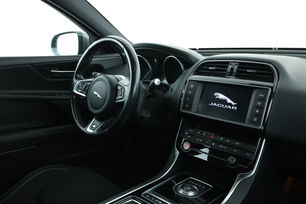 Intérieur côté conducteur depuis le siège arrière