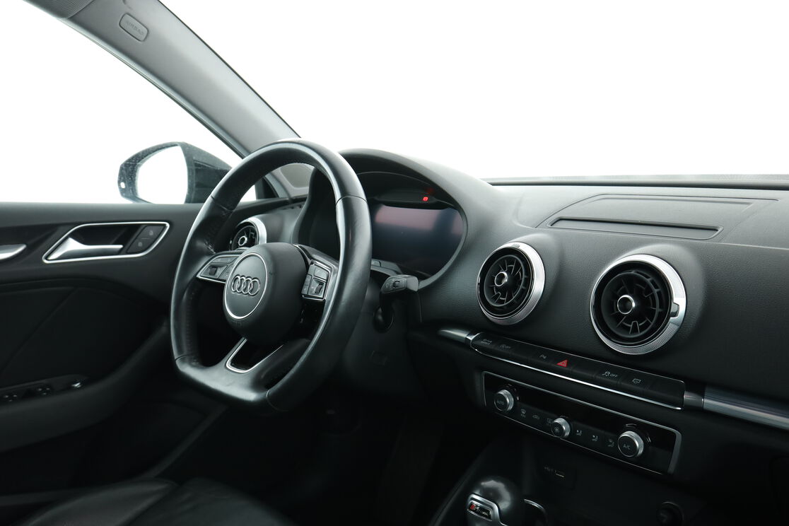 Intérieur côté conducteur depuis le siège arrière