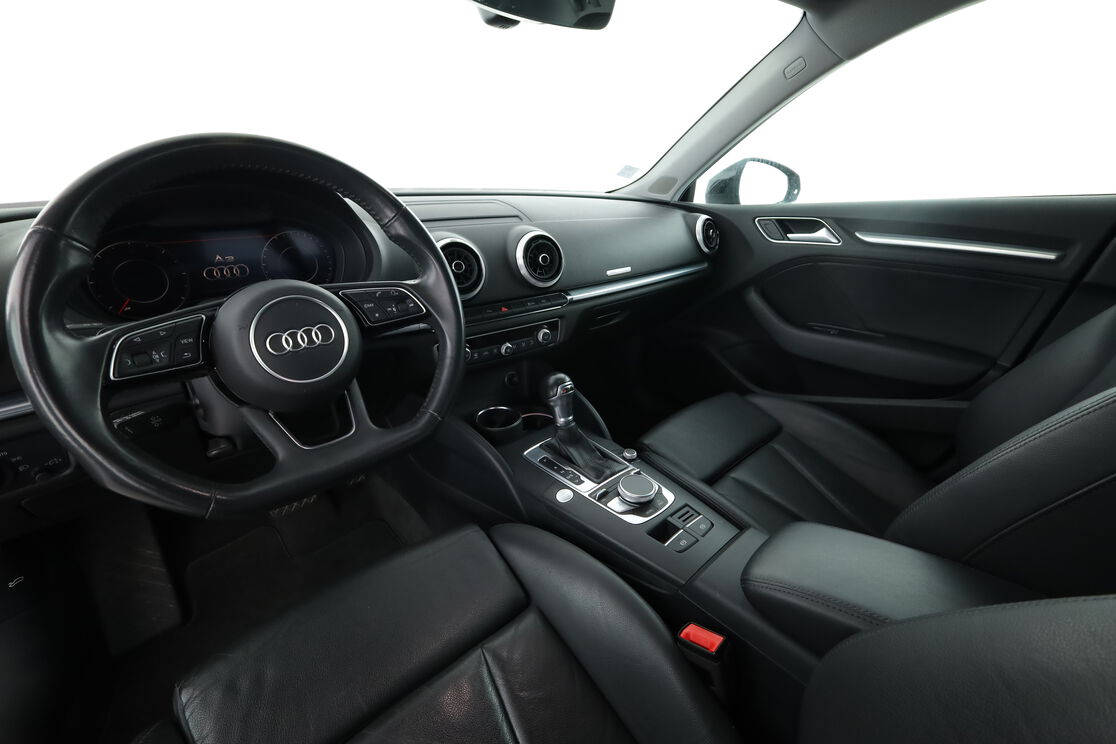 Intérieur côté conducteur 2