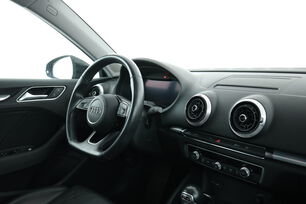 Intérieur côté conducteur depuis le siège arrière