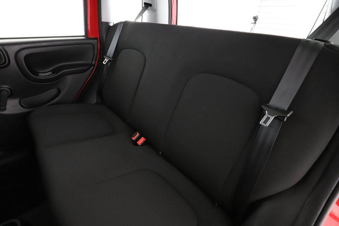 Interno sedili posteriori, dal lato guidatore