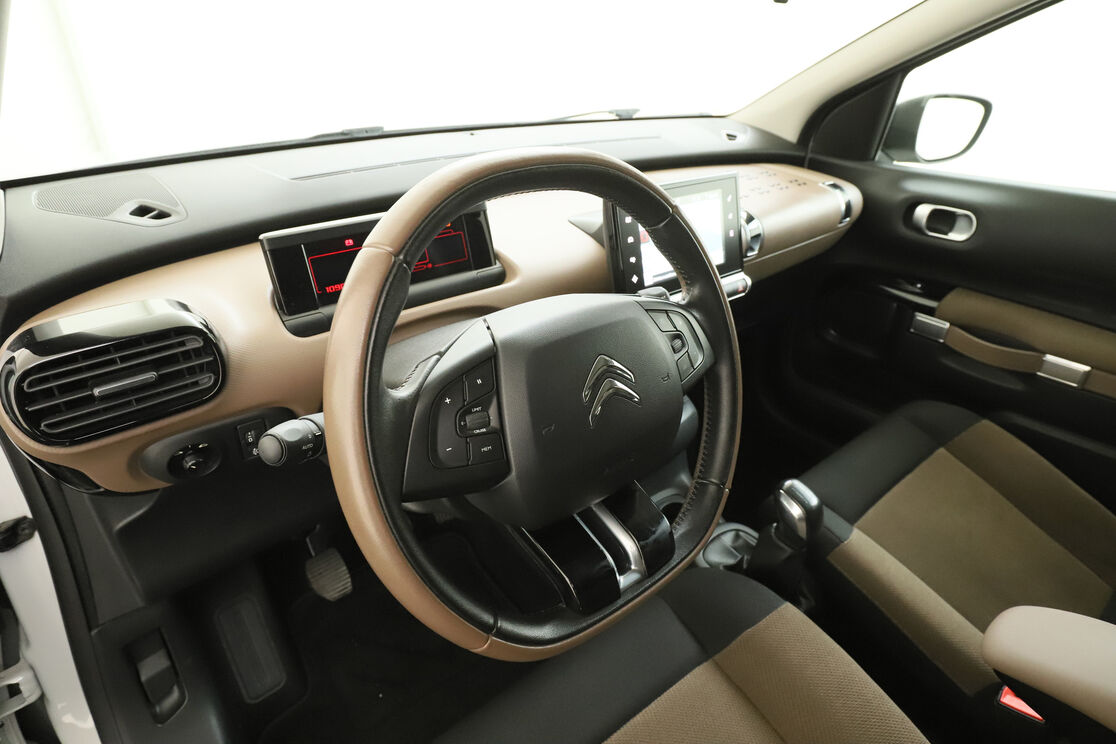Interieur bestuurderszijde 2