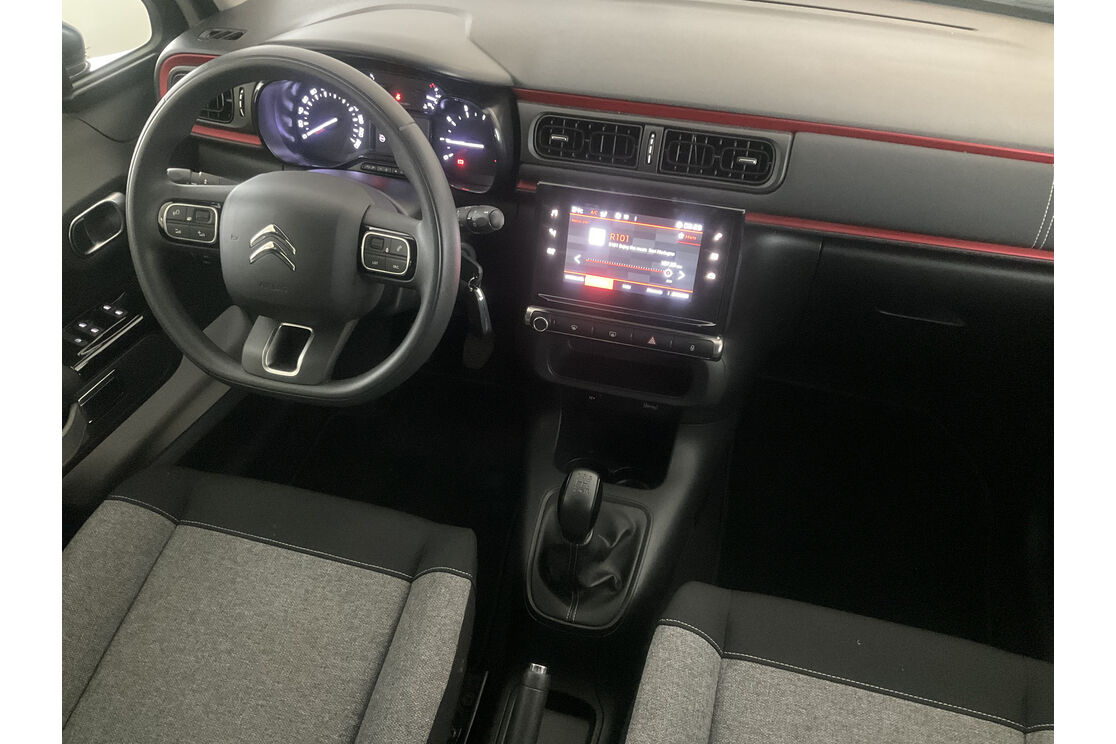Interno lato guidatore, dal sedile posteriore