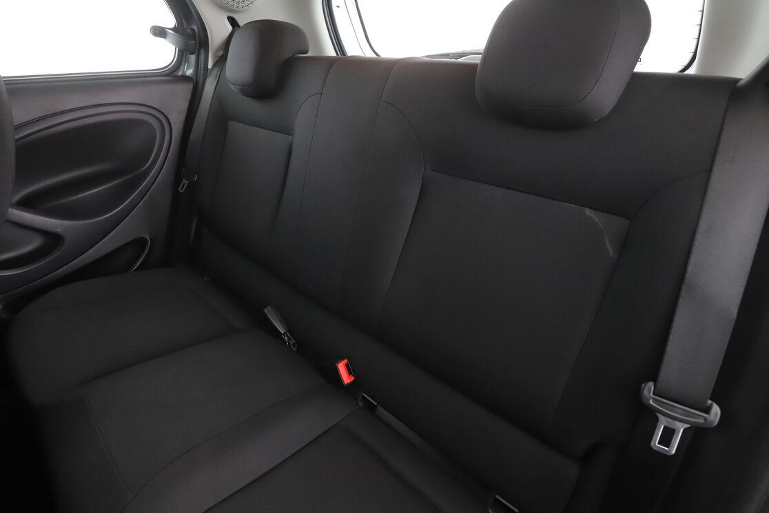 Intérieur sièges arrière depuis le côté conducteur