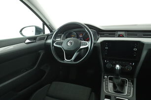 Innenraum der Fahrerseite vom Rücksitz