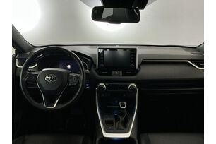 Interno anteriore dell'abitacolo, dal sedile posteriore