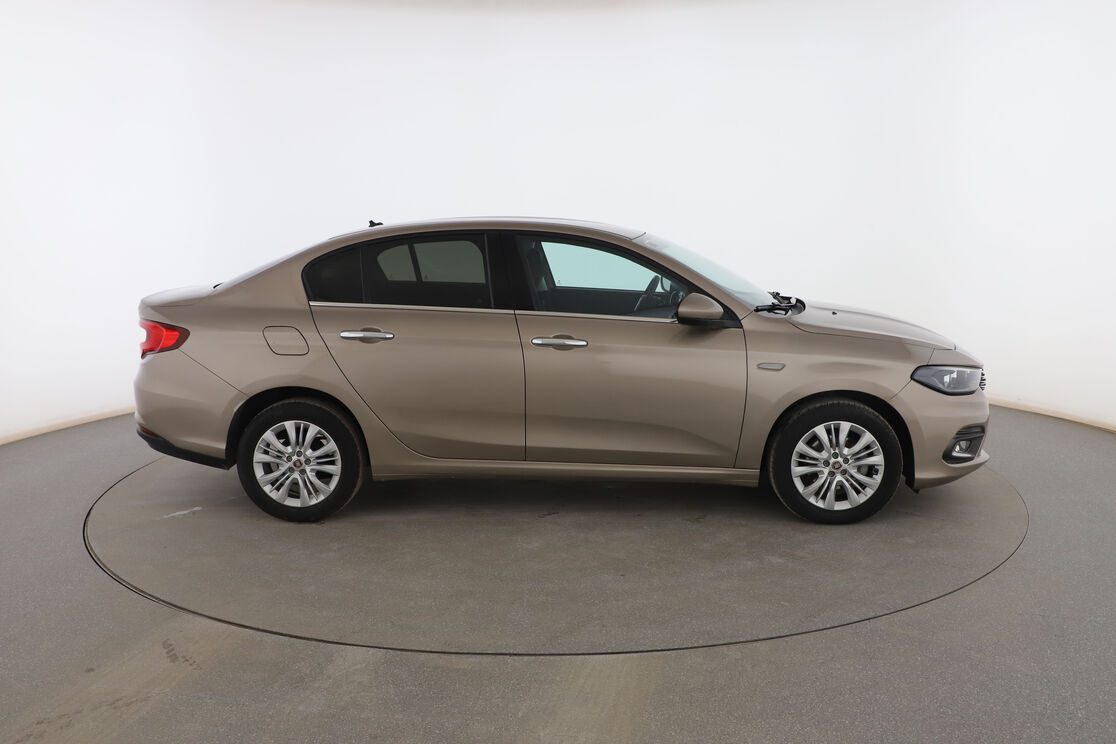 Exterior lado derecho