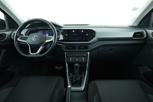 Intérieur avant de l'habitacle depuis le siège arrière