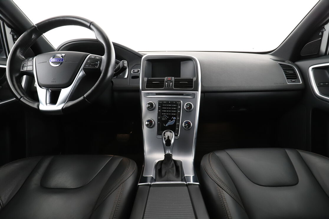 Främre interiör sett från baksätet