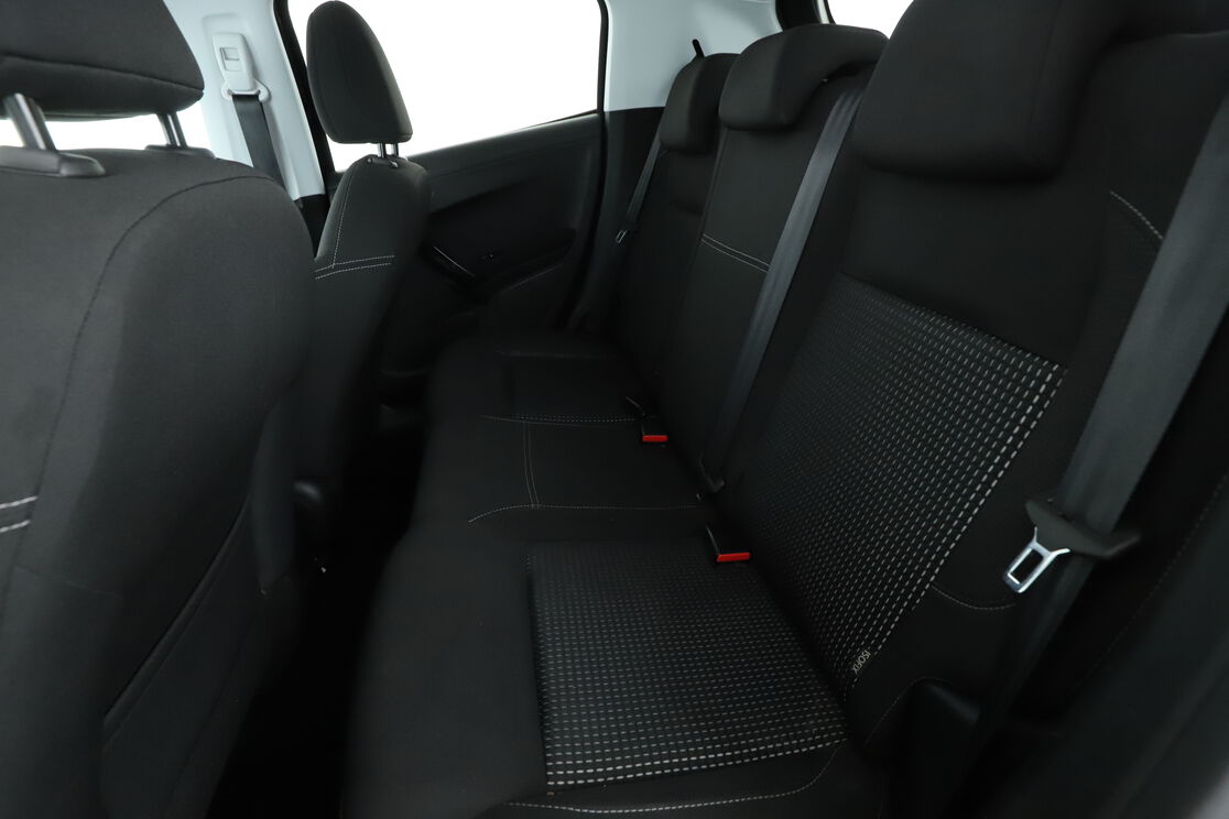 Intérieur sièges arrière depuis le côté conducteur