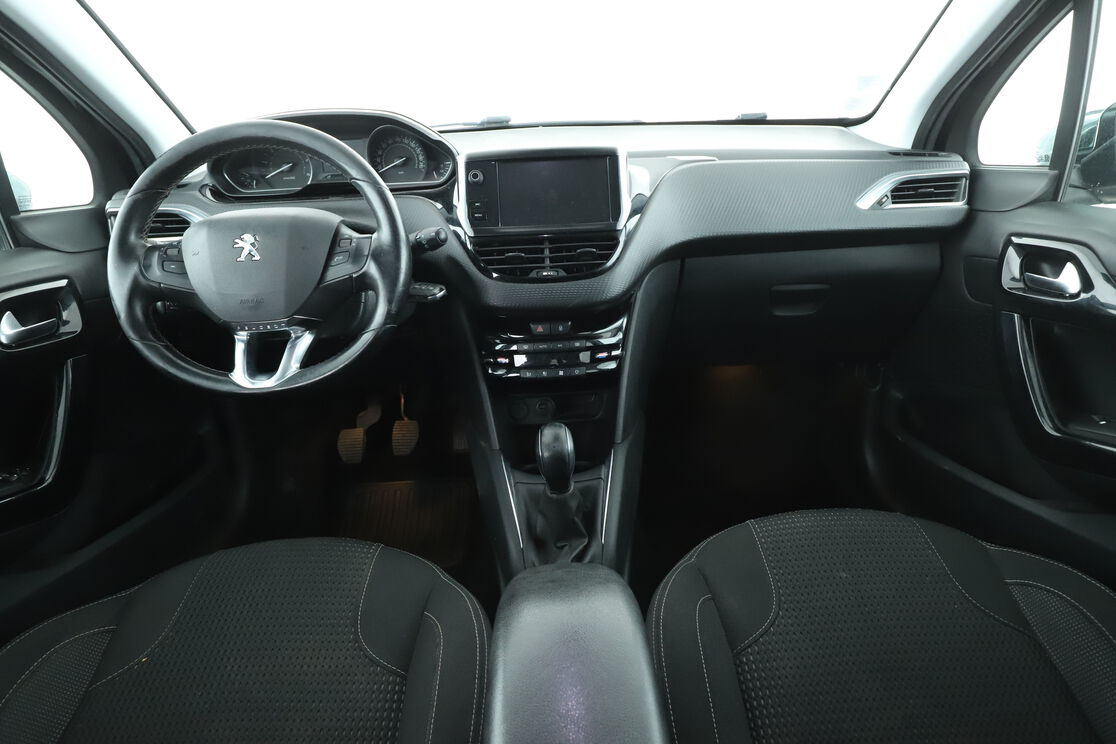 Intérieur avant de l'habitacle depuis le siège arrière