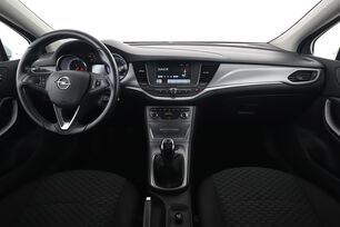 Interior frontal de la cabina desde el asiento trasero