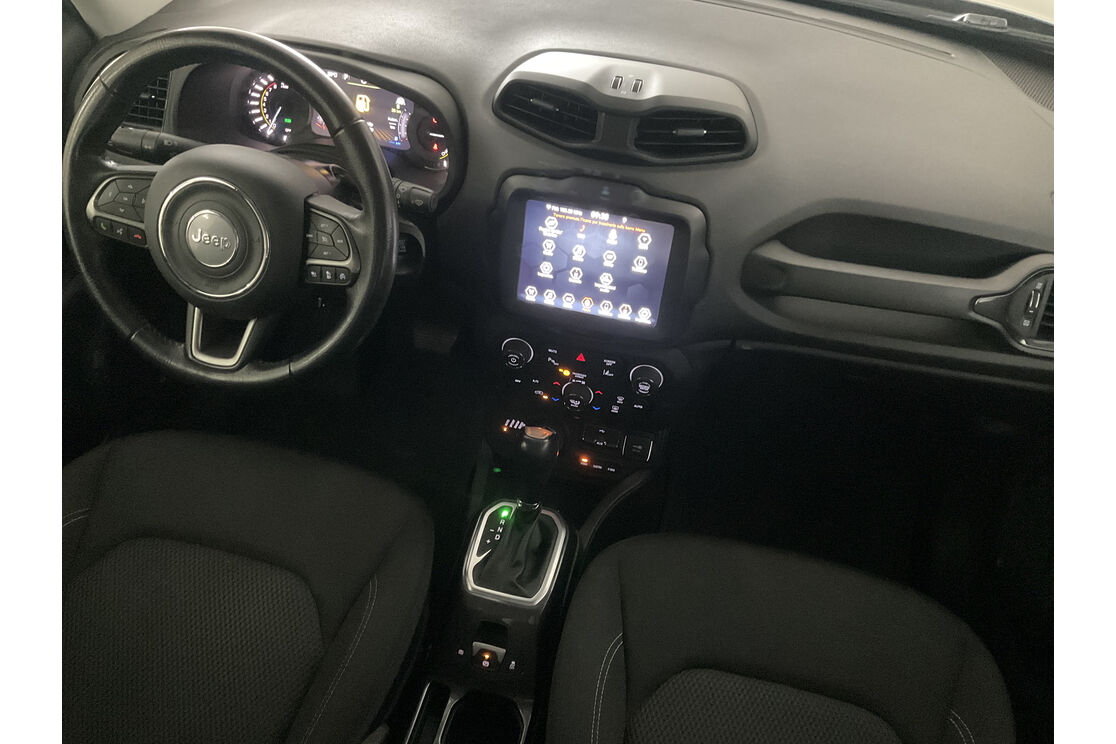 Interno lato guidatore, dal sedile posteriore