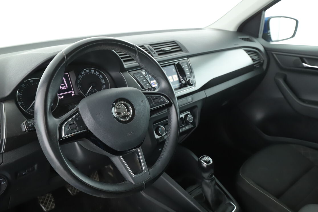 Innenraum auf der Fahrerseite 2