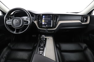 Främre interiör sett från baksätet