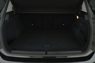 carDetails.imgAlt.interior.9