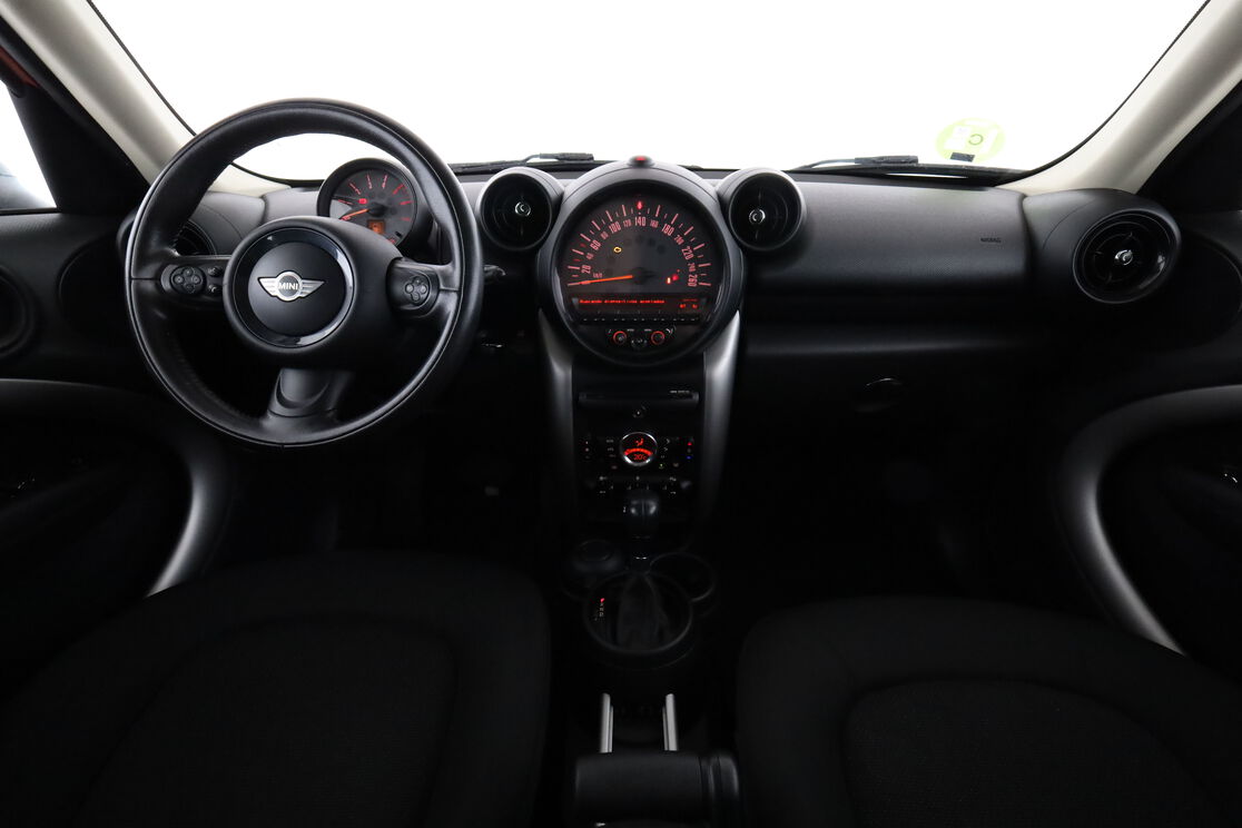 Interior frontal de la cabina desde el asiento trasero