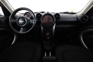 Interior frontal de la cabina desde el asiento trasero