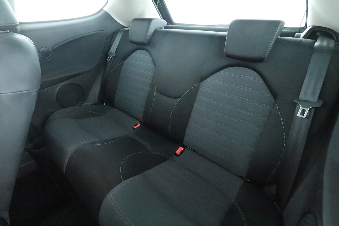 Intérieur sièges arrière depuis le côté conducteur