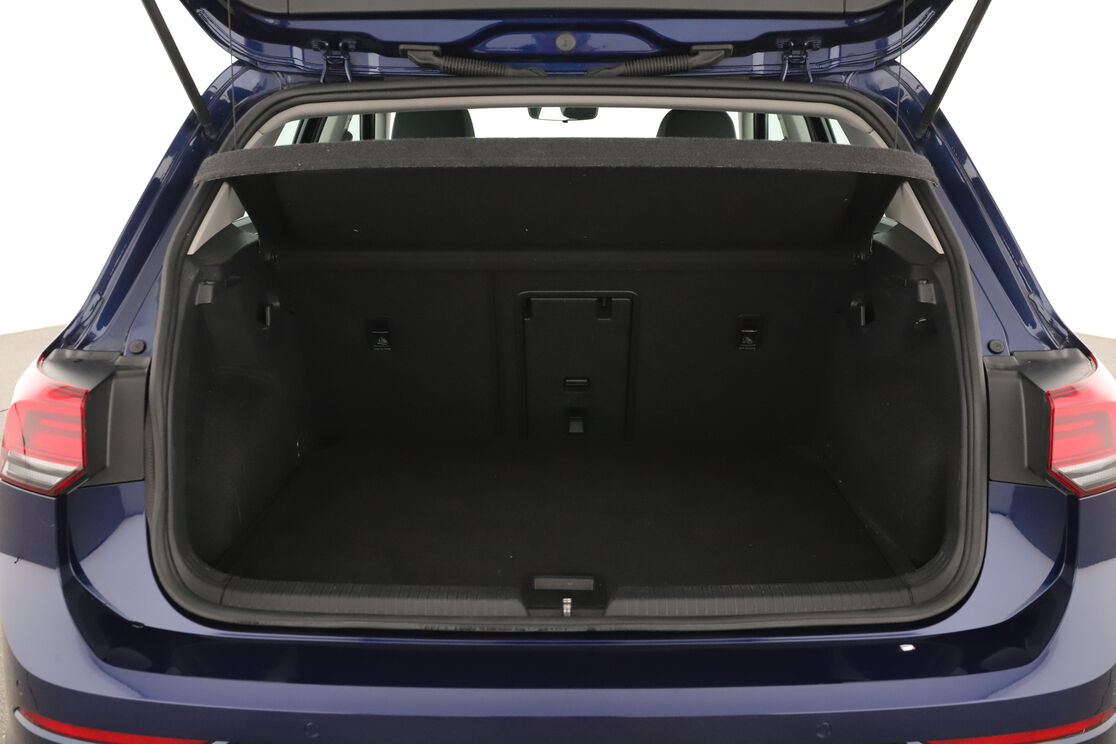 carDetails.imgAlt.interior.9