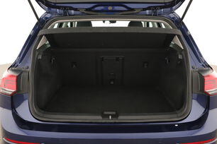 carDetails.imgAlt.interior.9