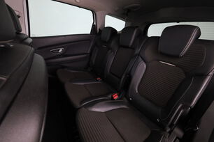 Interior asientos traseros lado del conductor