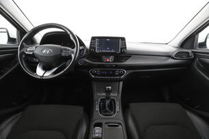 Främre interiör sett från baksätet