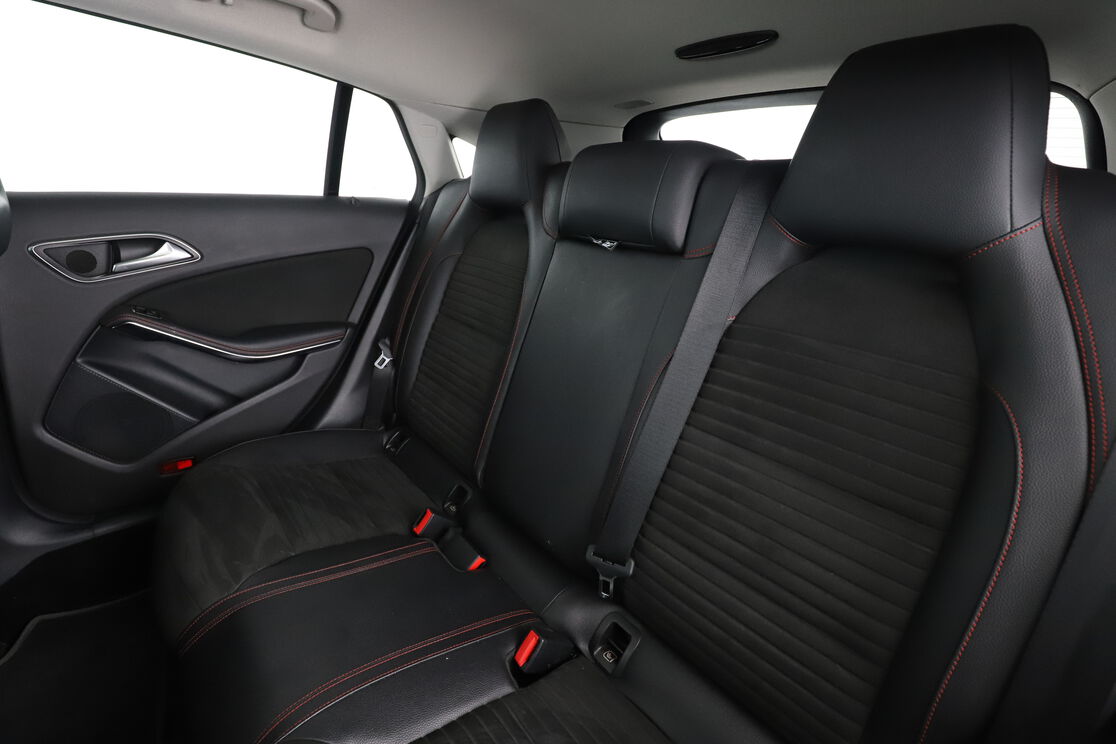 Interno sedili posteriori, dal lato guidatore