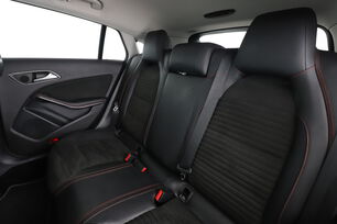 Interno sedili posteriori, dal lato guidatore