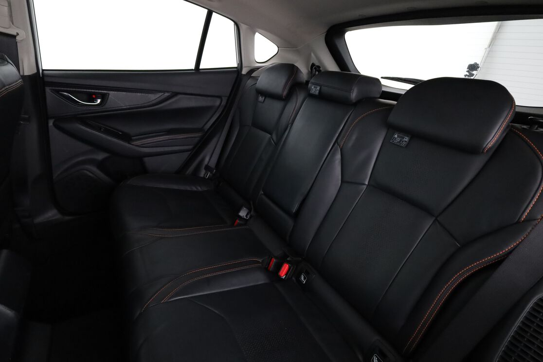 Interior asientos traseros lado del conductor