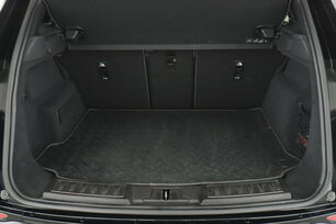 carDetails.imgAlt.interior.9