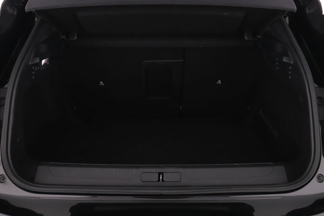 carDetails.imgAlt.interior.9